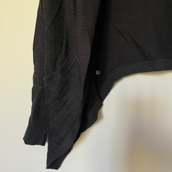 Lululemon Reversible Black/Grey Cardigan - Picture 5 of 7